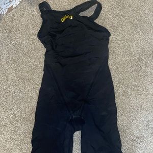 ARENA TECH SUIT SIZE 24